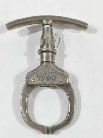 U.S. Police "The Iron Claw", Serial No. 42528,  Handcuff/Nipper/Twist/Wrist Restraint, Argus MFG Co, since 1934, good condition