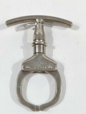 U.S. Police "The Iron Claw", Serial No. 42528,  Handcuff/Nipper/Twist/Wrist Restraint, Argus MFG Co, since 1934, good condition