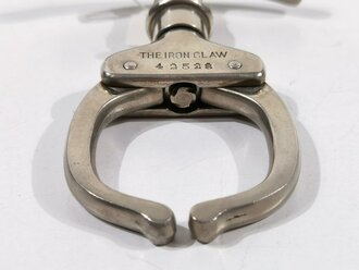 U.S. Police "The Iron Claw", Serial No. 42528,  Handcuff/Nipper/Twist/Wrist Restraint, Argus MFG Co, since 1934, good condition