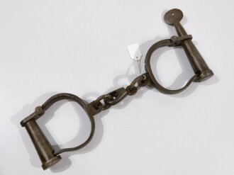 Civil war and Sheriffs 1880 hand cuffs , Iron, 7 x 10 cm, good condition