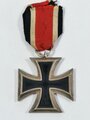 Eisernes Kreuz 2.Klasse 1939, Hersteller "120" im Bandring für Franz Petzl, Wien. Magnetisch, Schwärzung des Hakenkreuz fast vollständig
