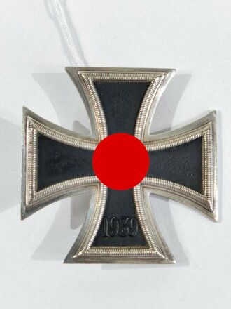 Eisernes Kreuz 1.Klasse 1939, Hersteller "20" auf der Nadelinnenseite für Zimmermann Pforzheim. Die schwärzung des Hakenkreuz fast vollständig erhalten