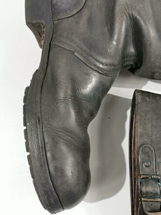 Bundeswehr, Paar Kampfstiefel M57, getragenes Paar, Sohlenlänge 31cm