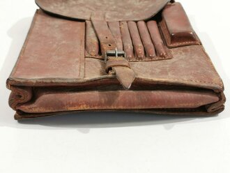 Kartentasche Wehrmacht, ungereinigtes Stück mit alter Reparaturstelle