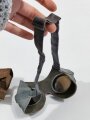 Allgemeine Schutzbrille Wehrmacht in Hülle aus Ersatzmaterial. Umbral Gläser ( getönt) , mit beiliegendem Hinweiszettel, dieser mit Druckvermerk von 1942