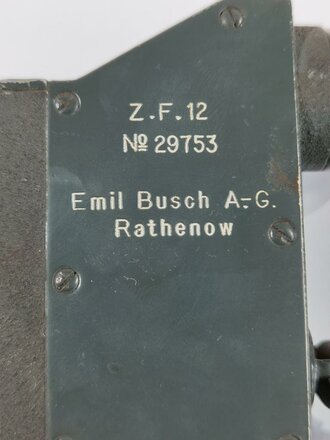 1.Weltkrieg Zielfernrohr ZF12 für MG08, im Lederköcher von Busch Rathenow. Originallack, die Optik klar, Verstellring leicht gängig. Zusammengehöriges Set mit den seltenen Sonnenlinsen