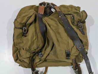 Rucksack Wehrmacht für Angehörige der Gebirgstruppe, datiert 1943. Gebraucht mit etlichen Farbspritzern