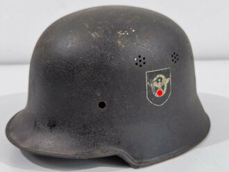 Feuerwehr III.Reich, Stahlhelm mit beiden Abzeichen, ungereinigtes Stück