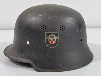 Feuerwehr III.Reich, Stahlhelm mit beiden Abzeichen,...