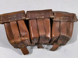 1.Weltkrieg, Patronentasche für Gewehr 98, ungeschwärztes Leder, datiert 1915. Leder weich, durch ausstopfen mit Papier optisch leicht zu verbessern