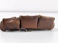 1.Weltkrieg, Patronentasche für Gewehr 98, ungeschwärztes Leder, datiert 1915. Leder weich, durch ausstopfen mit Papier optisch leicht zu verbessern