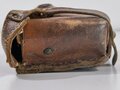 1.Weltkrieg, Patronentasche für Gewehr 98, ungeschwärztes Leder, datiert 1915. Leder weich, durch ausstopfen mit Papier optisch leicht zu verbessern