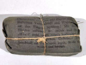 Verbandpäckchen Wehrmacht für die Tasche in der Feldbluse bzw. den Verbandkasten. Kleines Modell datiert 1944