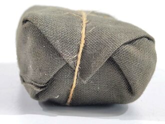 Verbandpäckchen Wehrmacht für die Tasche in der Feldbluse bzw. den Verbandkasten. Kleines Modell datiert 1944