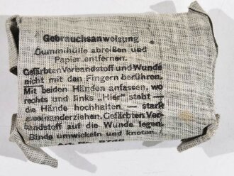 Verbandpäckchen Wehrmacht für die Tasche in der Feldbluse bzw. den Verbandkasten. Kleines Modell datiert 1942
