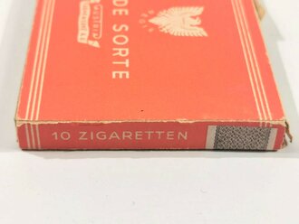 Pack "Milde Sorte" Zigaretten, ungeöffnet, Steuerbanderole mit Hakenkreuz