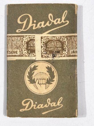 Pack Zigarettenpapier eines Herstellers aus Ungarn, die Steuerbanderole gestempelt und datiert 1943