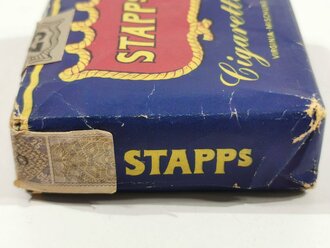 Pack "Stapps" Zigaretten , ungeöffnet, Steuerbanderole mit Hakenkreuz