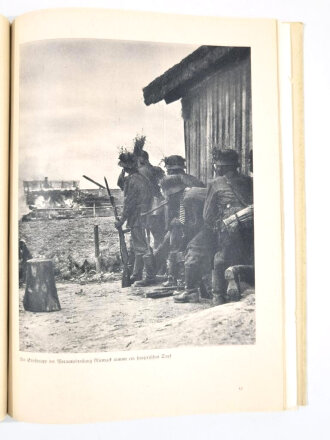 "Mit uns im Osten - eine Bildfolge vom Einsatze der Ulmer Infanterie-Division", 93 Seiten, 1944, 21 x 28,5 cm, gebraucht, Stockflecken