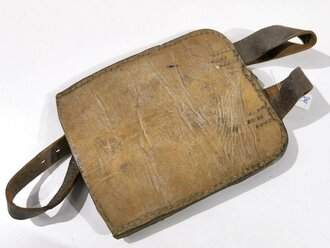 Tasche für den Spaten der Wehrmacht aus gelbem Ersatzmaterial. Getragenes Stück, ungereiniogt