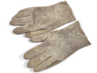 Paar  Handschuhe für Offiziere aus grauem Wildleder,...