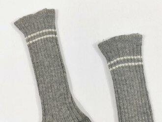 Paar Stricksocken für Mannschaften, graue Wolle mit...