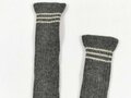 Paar Stricksocken für Mannschaften, graue Wolle mit drei Größenstreifen, ungetragenes Paar