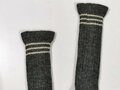 Paar Stricksocken für Mannschaften, graue Wolle mit drei Größenstreifen, ungetragenes Paar