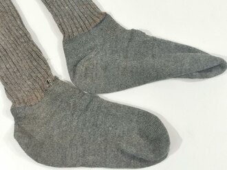 Paar Stricksocken für Mannschaften, graue Wolle, getragenes Paar