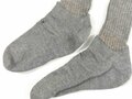 Paar Stricksocken für Mannschaften, graue Wolle, getragenes Paar