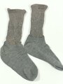 Paar Stricksocken für Mannschaften, graue Wolle, getragenes Paar