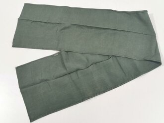 Schal aus graugrünem Webmaterial, Maße 117 x 23cm