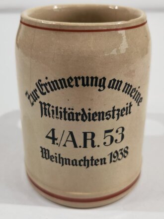 Erinnerungskrug 0,5 Liter " Zur Erinnerung a.m. Militärdienstzeit 4./ A.R.53, Weihnachten 1938" . Drei Haarrisse, sonst nicht beschädigt, gebraucht