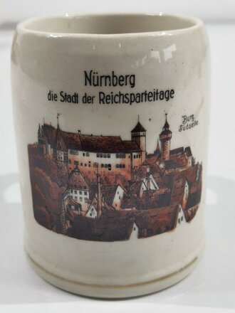 Erinnerungskrug 0,5 Liter "Nürnberg die Stadt der Reichsparteitage". Drei Haarrisse, sonst unbeschädigt, gebraucht