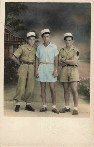 Frankreich nach 1945, Fremdenlegion/Legion Etranger, 3 Fotografien eines Deutschen Soldaten i.d. Fremdenlegion, Postkartenformat, s/w und koloriert, guter Zustand