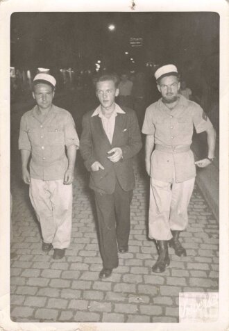 Frankreich nach 1945, Fremdenlegion/Legion Etranger, 3 Fotografien eines Deutschen Soldaten i.d. Fremdenlegion, Postkartenformat, s/w und koloriert, guter Zustand