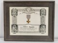 Frankreich WWII, "Diplome du Combatant 1939-1945" mit Orden, 72. Regiment dInfanterie, "Campagne Ligne Maginot", Maginotlinie, ca. 43 x 51 x 3 cm, mit Rahmen, guter Zustand