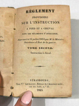 Frankreich 19. Jh, Dienstvorschrift für Artillerie-Berittene, "Reglement Provisoire sur lInstruction a Pied et a Cheval dans le Regiments dArtillerie, Tome second, Instruction a Cheval", Straßburg 1845, 424 Seiten, stark gebraucht, Einband lose, geklebt