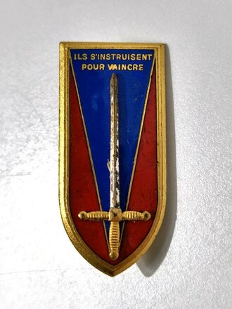 Frankreich nach 1945, Metallabzeichen "Ils sinstruisent pour vaincre ", Drago/Paris, gebraucht