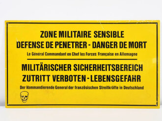 Verbotsschild "Zone Militaire Sensible - Defense De Penetrer- Danger De Mort", gez. der Kommandierende General der Französischen Kräfte in Deutschland, 70 x 40 cm, gebraucht