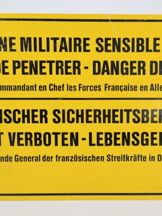 Verbotsschild "Zone Militaire Sensible - Defense De Penetrer- Danger De Mort", gez. der Kommandierende General der Französischen Kräfte in Deutschland, 70 x 40 cm, gebraucht