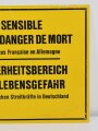 Verbotsschild "Zone Militaire Sensible - Defense De Penetrer- Danger De Mort", gez. der Kommandierende General der Französischen Kräfte in Deutschland, 70 x 40 cm, gebraucht