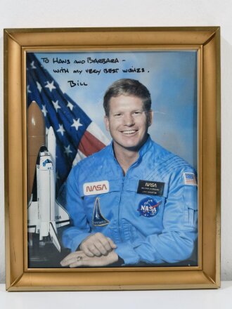 U.S. NASA, Portrait of Astronaut "William M. Shepherd" mit Widmung und Unterschrift, gerahmt 29 x 24 x 2 cm