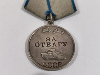 Russland 2. Weltkrieg, Sowjetunion, Tapferkeitsmedaille mit Band und Nr. 1994322, 37 mm, gebraucht