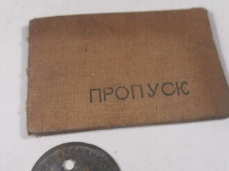 Russland 2. Weltkrieg, Sowjetunion, Pass mit Metallmarke,...