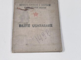 Albanien nach 1945, Ausweis eines Soldaten der Albanischen Volksarmee mit Erkennungsmarke und Lichtbild, datiert 1967
