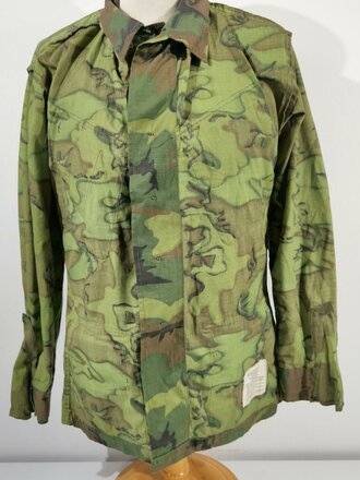 U.S. Coat Mans Combat, Tropical, ERDL, Ripstop, size Medium regular, dated 1968. Unused