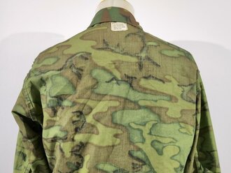 U.S. Coat Mans Combat, Tropical, ERDL, Ripstop, size Medium regular, dated 1968. Unused