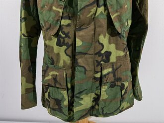 U.S. Coat Mans Combat, Tropical, ERDL, Ripstop, size Medium regular, dated 1968. Unused