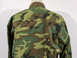 U.S. Coat Mans Combat, Tropical, ERDL, Ripstop, size Medium regular, dated 1968. Unused